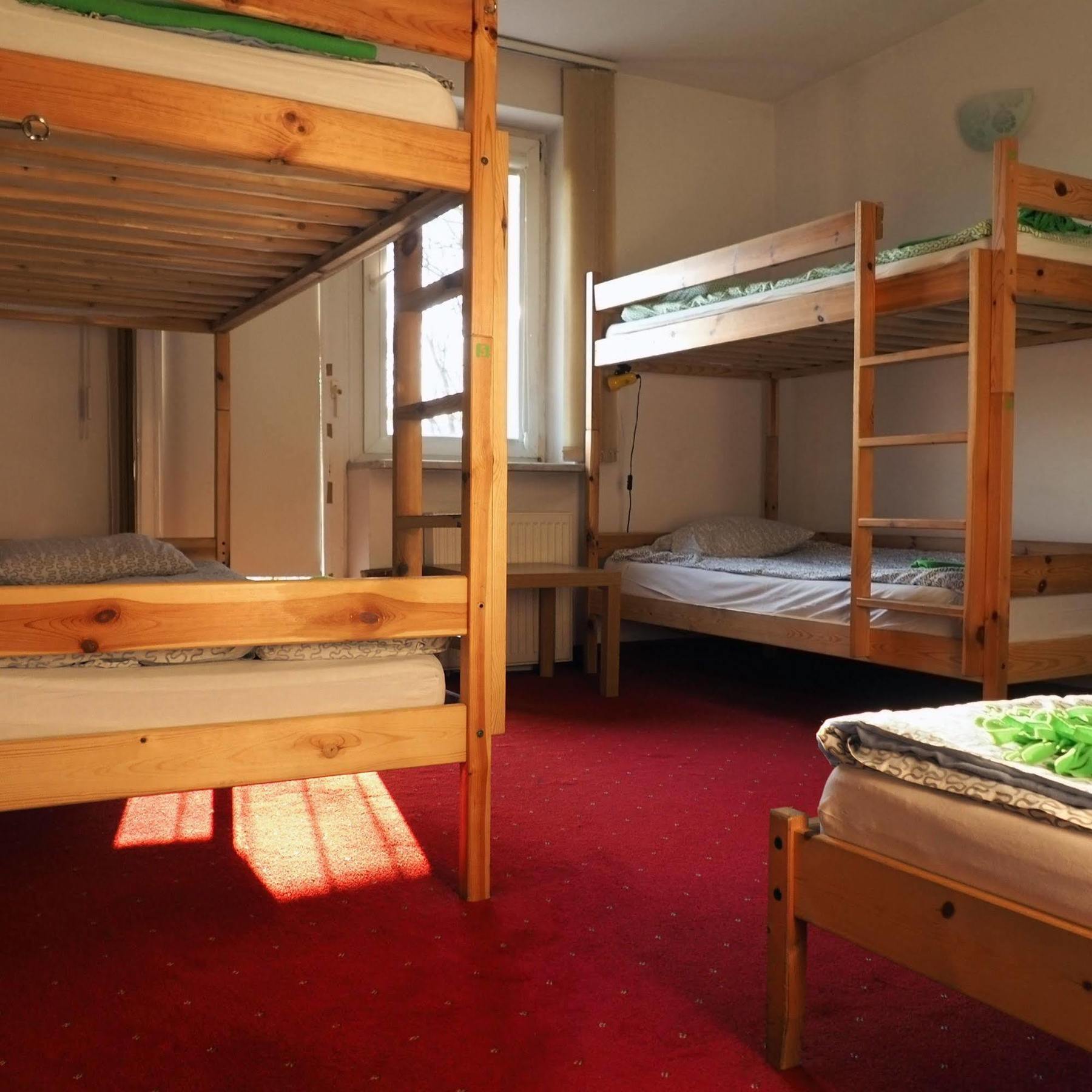 Adventura Hostel *